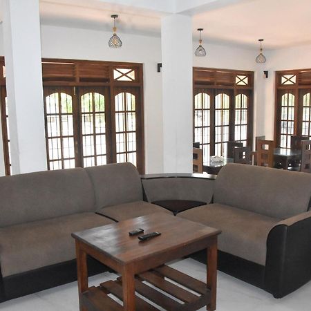 Silverline Guest House Анурадхапура Екстериор снимка