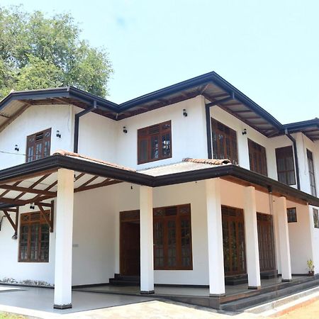 Silverline Guest House Анурадхапура Екстериор снимка