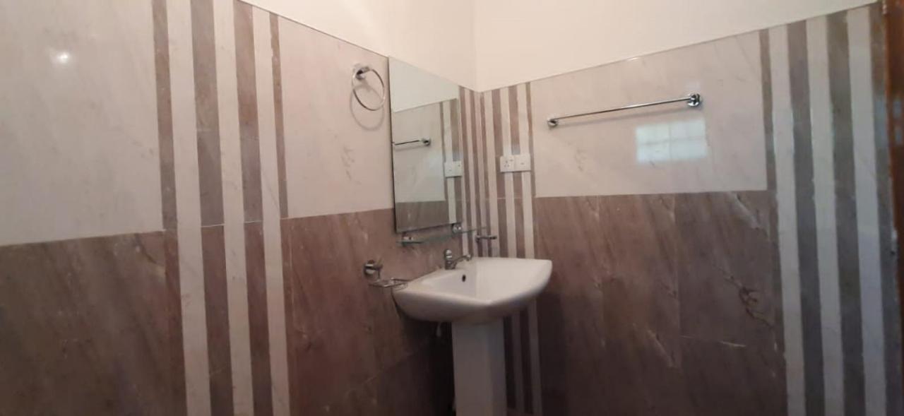 Silverline Guest House Анурадхапура Стая снимка