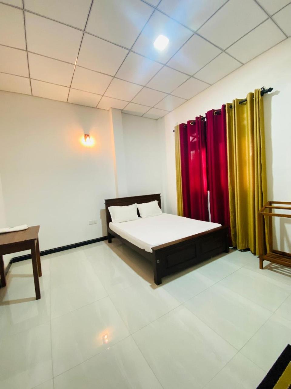 Silverline Guest House Анурадхапура Стая снимка